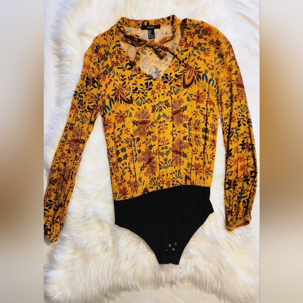 Long sleeve body suit, abstract print, with a neck tie